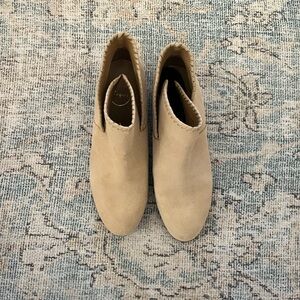Jack Rogers booties
Size 9